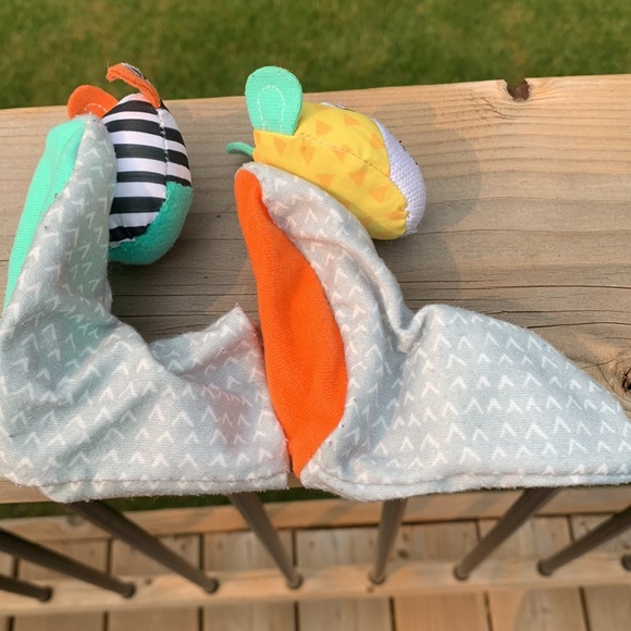 Infantino Feet Rattles - Picture 9 of 9